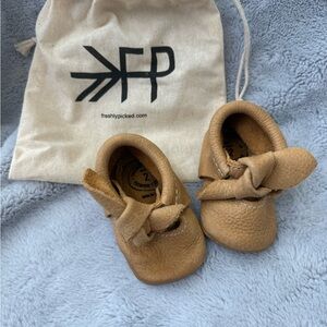 Freshly Picked Tan Leather Baby Moccasins - Knot Accent